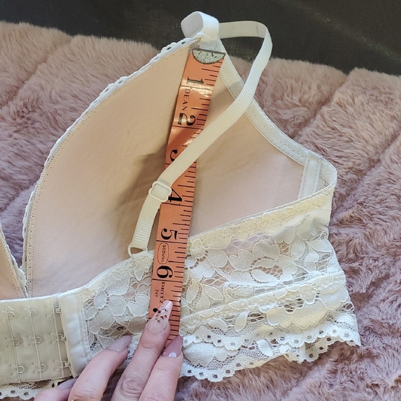 Lace Bralette with Button Detail - Picture 6 of 7
